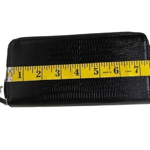 Vintage new Casual Corner Women's Black Embossed Leather Zip-Around Wallet One S